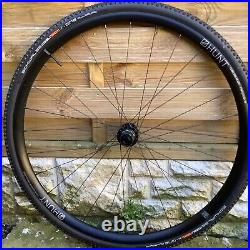 2020 Hunt 4 Season gravel disc road bike wheelset 700c, with new schwalbe tyres